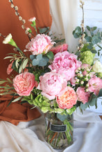 Load image into Gallery viewer, Omakase Vase Flowers
